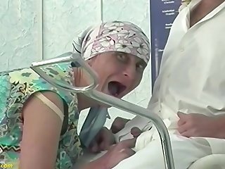 Ugly hairy 85 years old mom fisted by her doctor